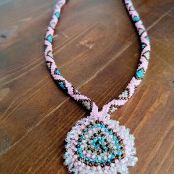 Ќустек ороводник рачно изработен од монистра